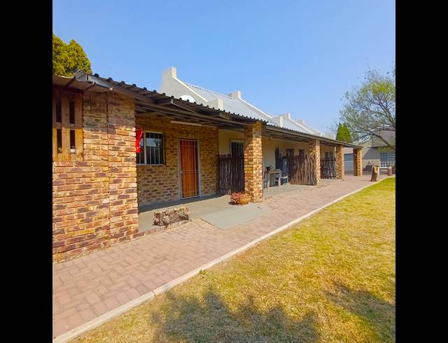 3 BEDROOM GUEST HOUSE FOR SALE IN PENDALE